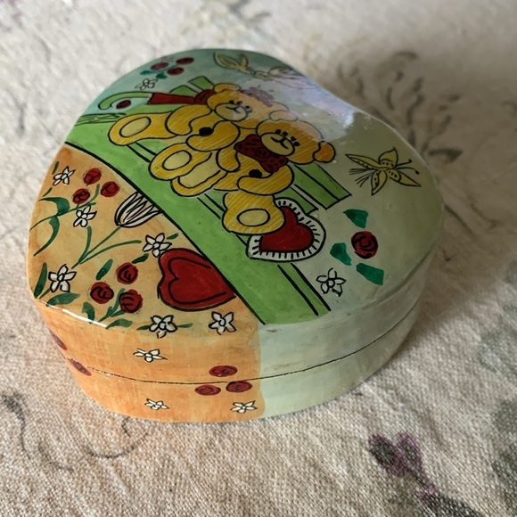 Heart trinket box with teddy bears - Picture 2 of 8